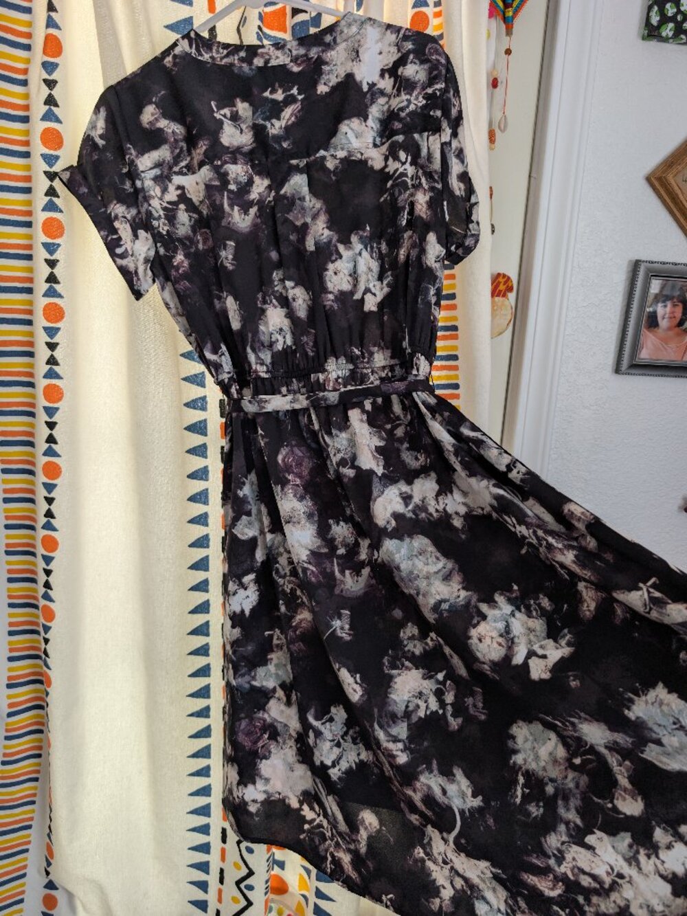 Women's Short-Sleeve Floral Print Dress in Black and Gray